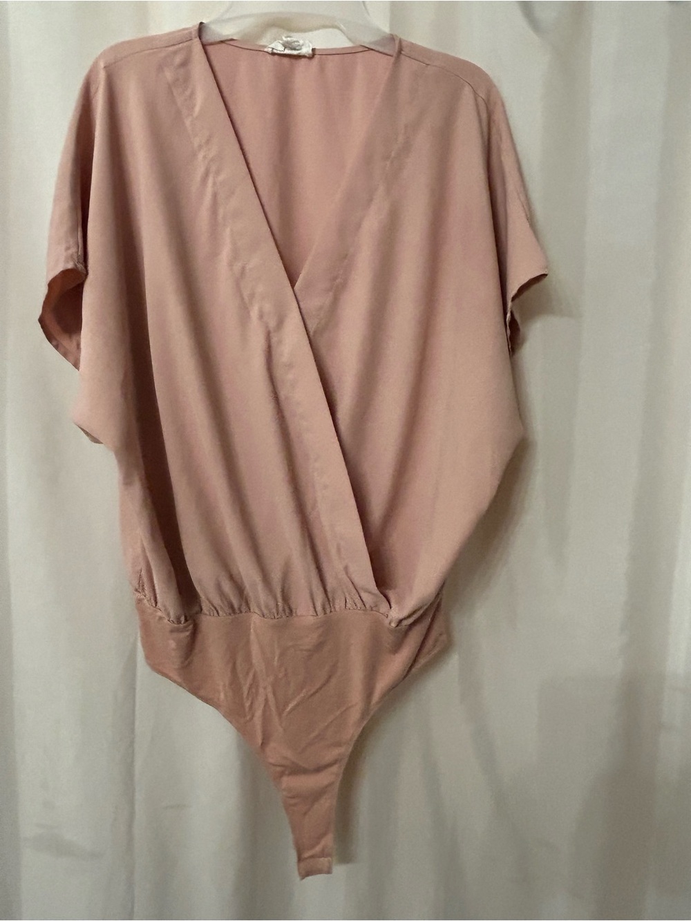 Short-Sleeve V-Neck Bodysuit in Dusty Rose